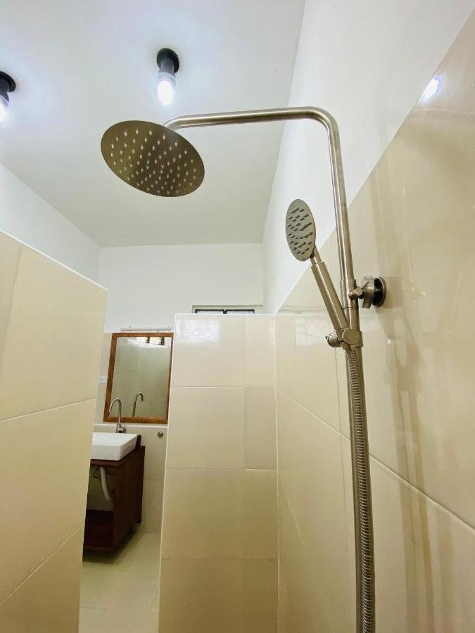 Habibis Bottle House Bed & Breakfast Нунгви Екстериор снимка
