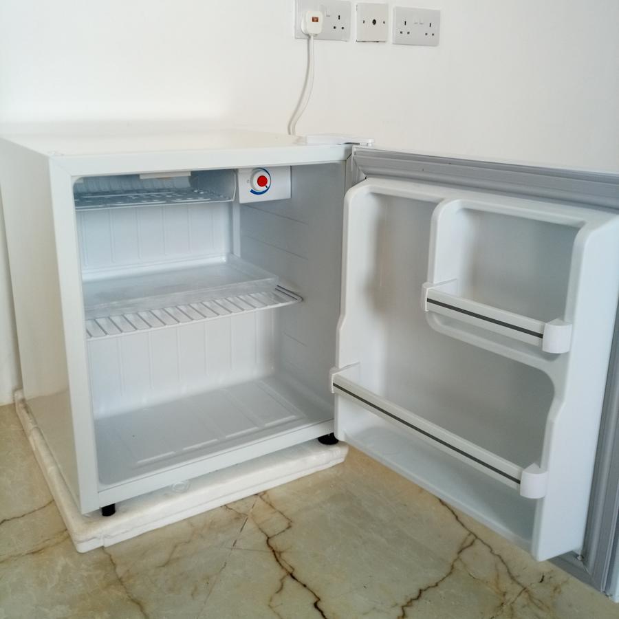 Habibis Bottle House Bed & Breakfast Нунгви Екстериор снимка